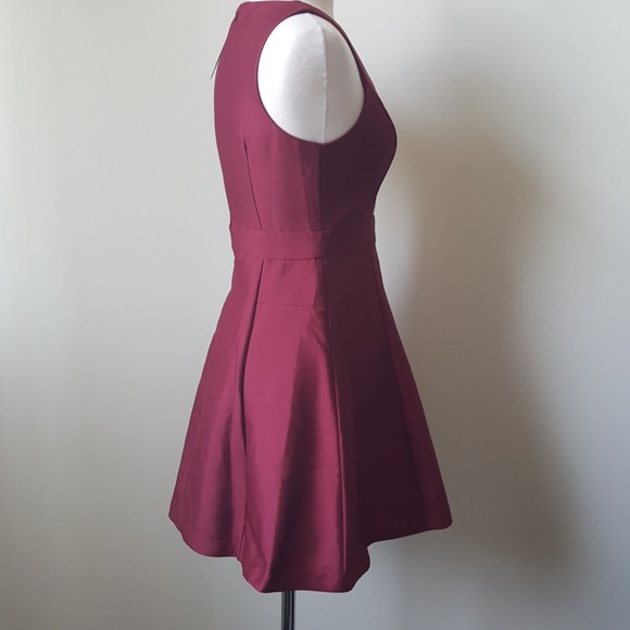 DO+BE Red Criss Cross Front Dress - Picture 4 of 8